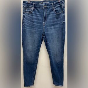 4 for $25 💙 American Eagle Classic Skinny High Waisted Jeans 💙 - Size Large